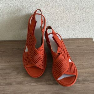 Clarks Clarene Award Women's 7.5 M Perforated shoes brick red. New!